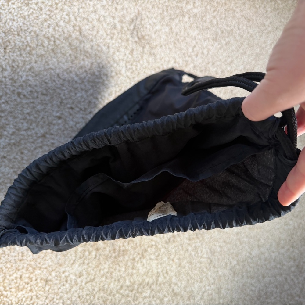 Nike Drawstring Bag - Picture 2 of 3